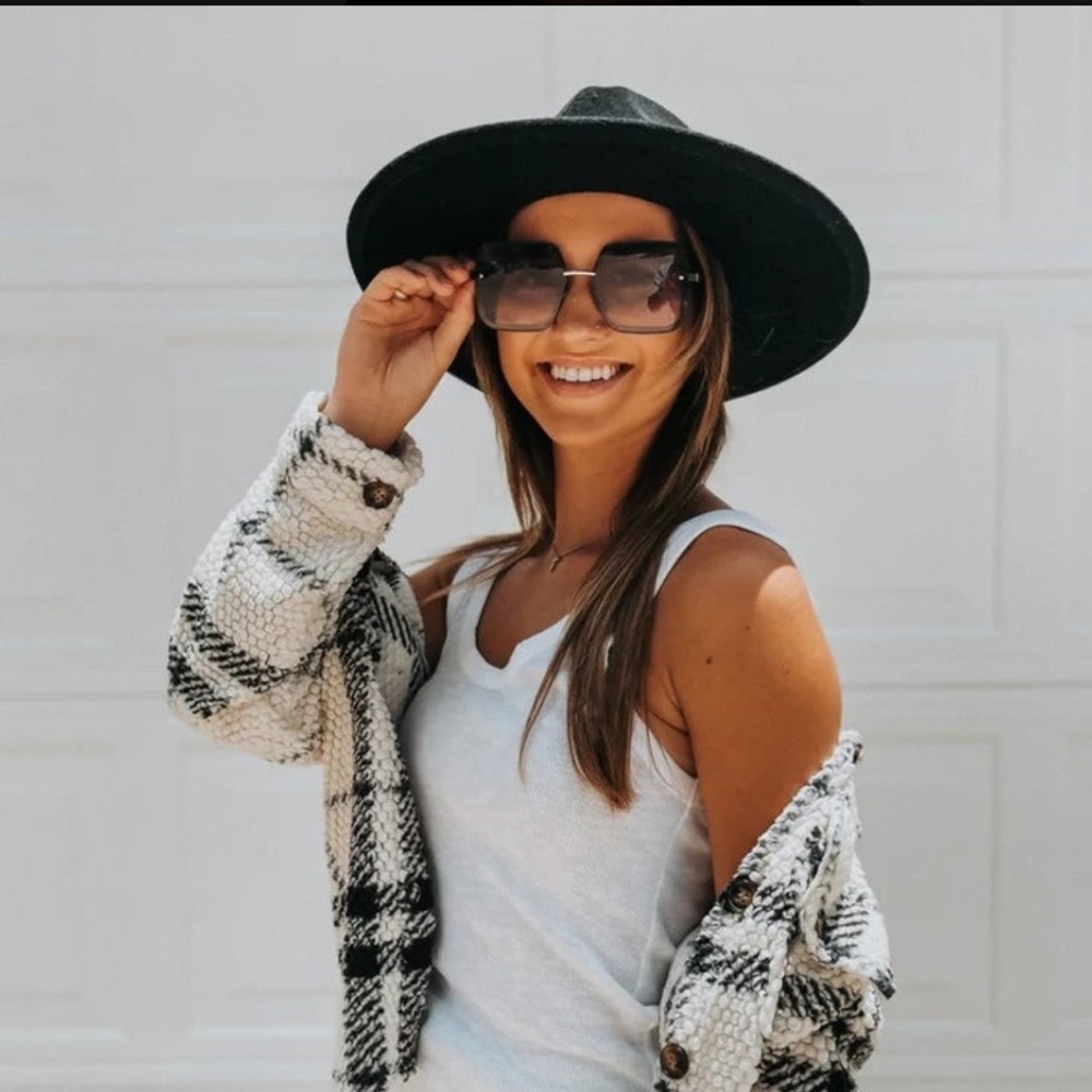 BoHo chic, black hat with removable studded bow - Picture 10 of 11